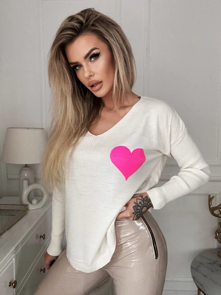 Damski sweter z sercem ecru 152302E