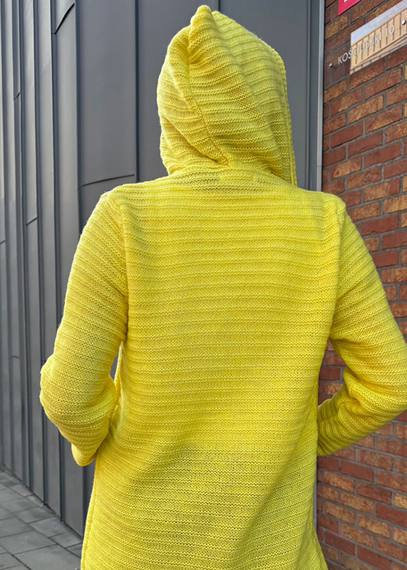 Damski kardigan z kapturem w prążek Samanta żółty