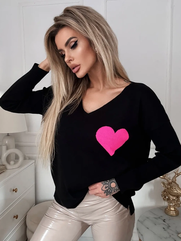 Damski sweter z sercem ecru 152302E