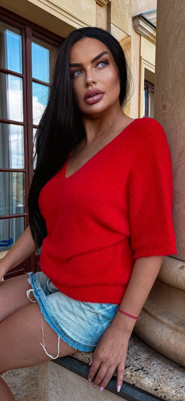 Elegant Alpaca-Style Sweater Apia