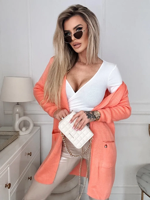 Damski sweter z sercem ecru 152302E