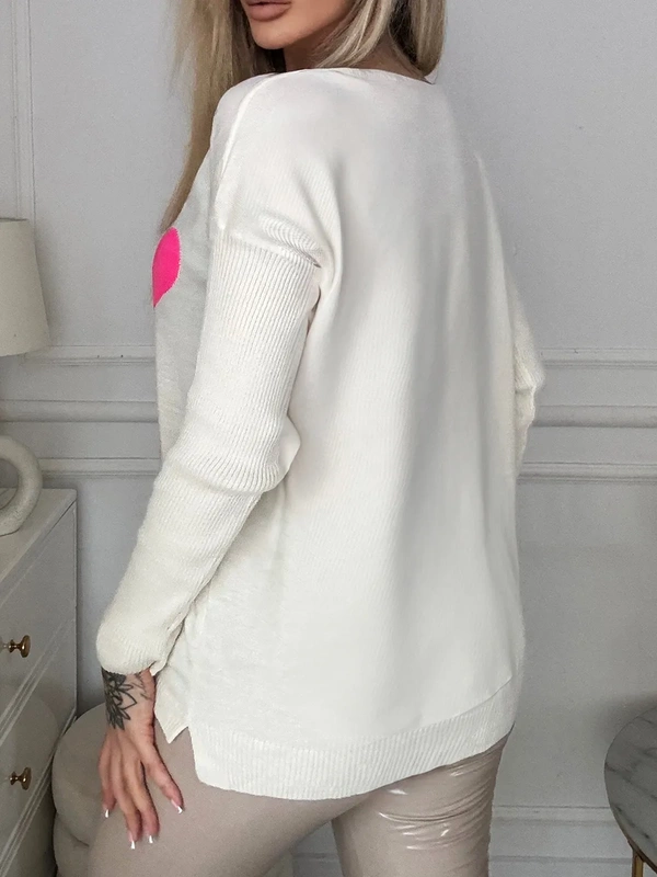 Damski sweter z sercem ecru 152302E