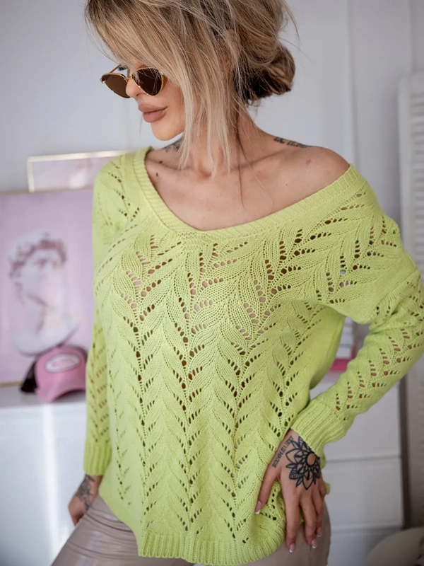 Damski sweter z sercem ecru 152302E