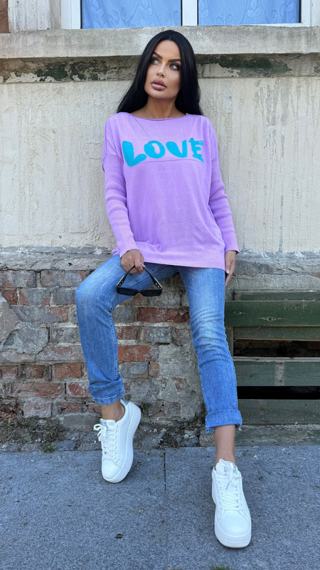Bold Sweater with print LOVE Lavender