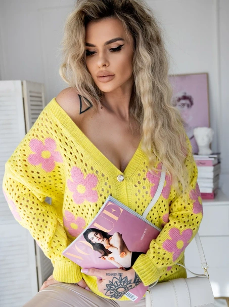 Krótki kardigan Nicea w kwiaty żółty